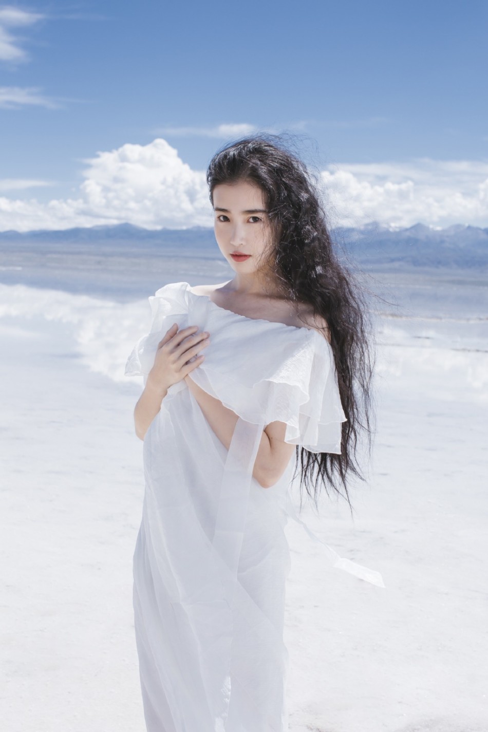 张辛苑盐田伫立似仙子