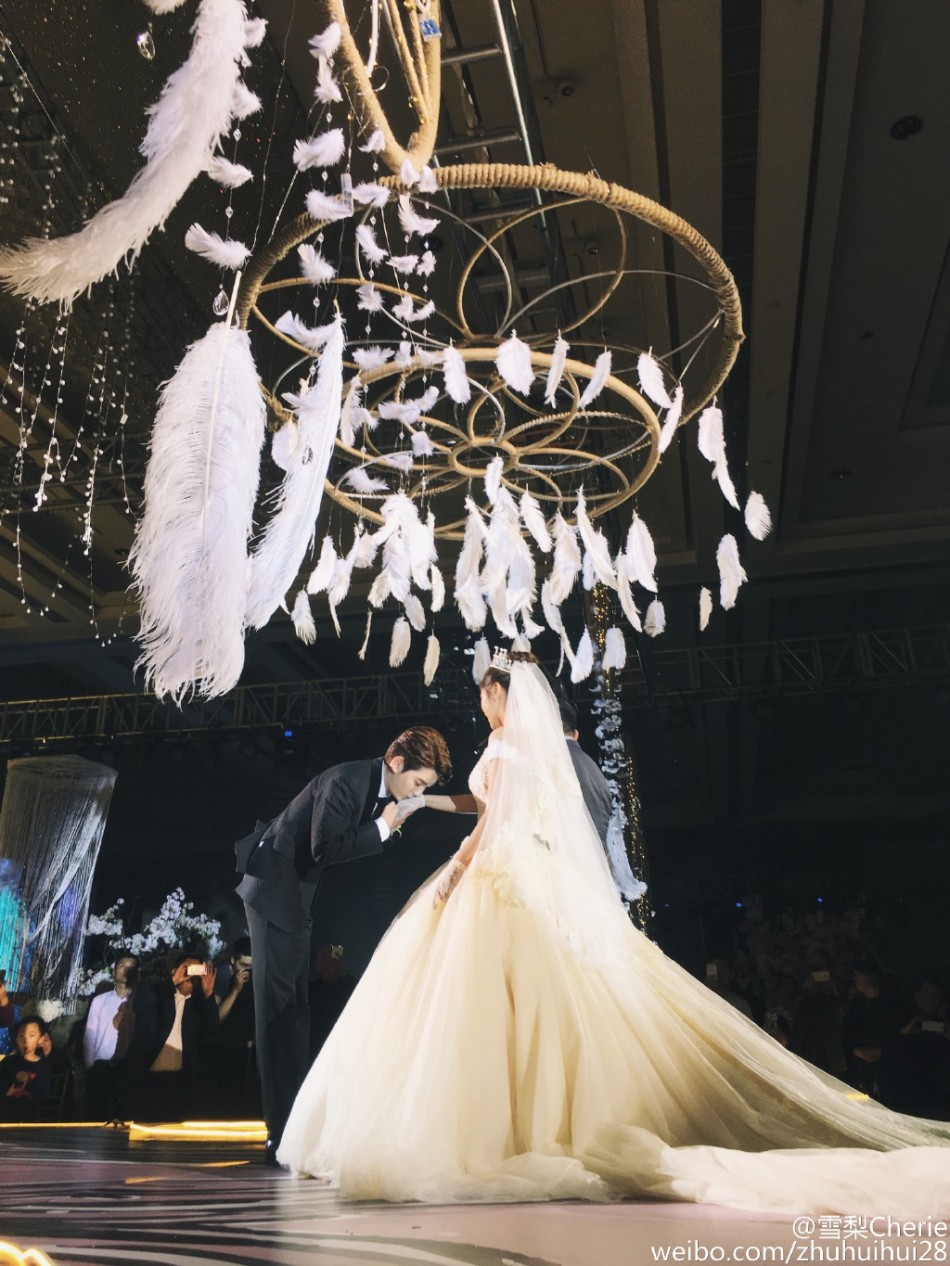 林珊珊与富二代男友大白幸福完婚 支持   键翻阅图片 列表查看 大图