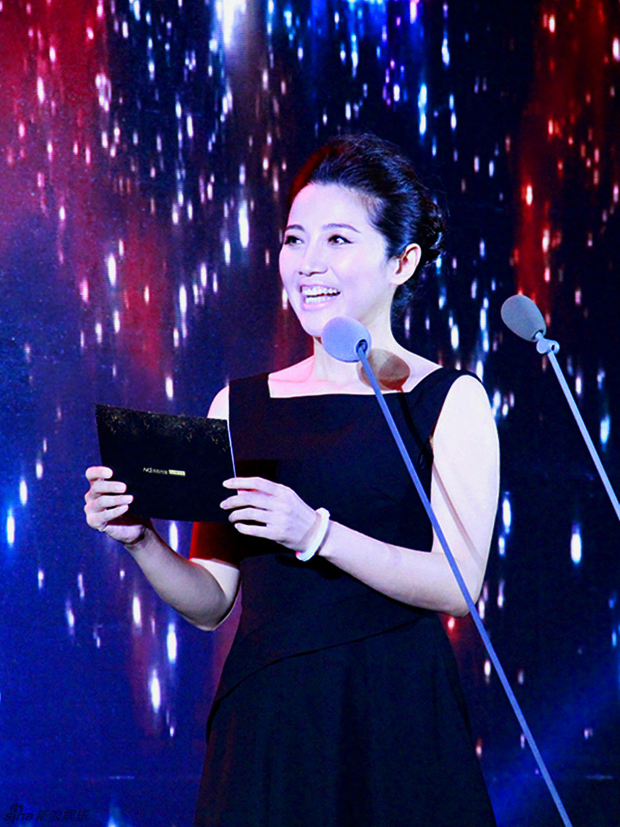 组图:华语电影传媒盛典 颜丙燕为王千源颁奖_高清图集_新浪网