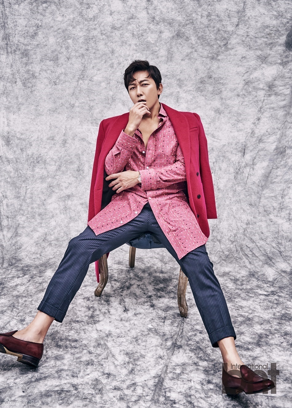 新浪娱乐讯 近日,韩国艺人卓在勋携手bntnews拍摄了一组时尚写真.