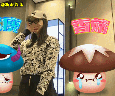 赵雅淇鞠躬