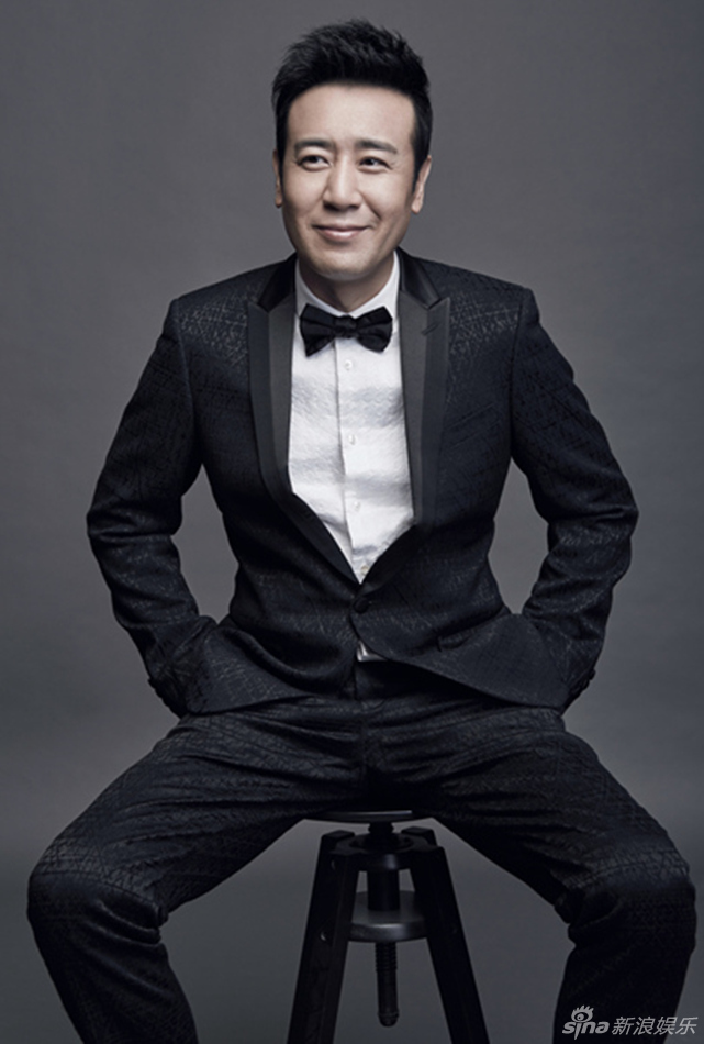 于和伟扶额写真