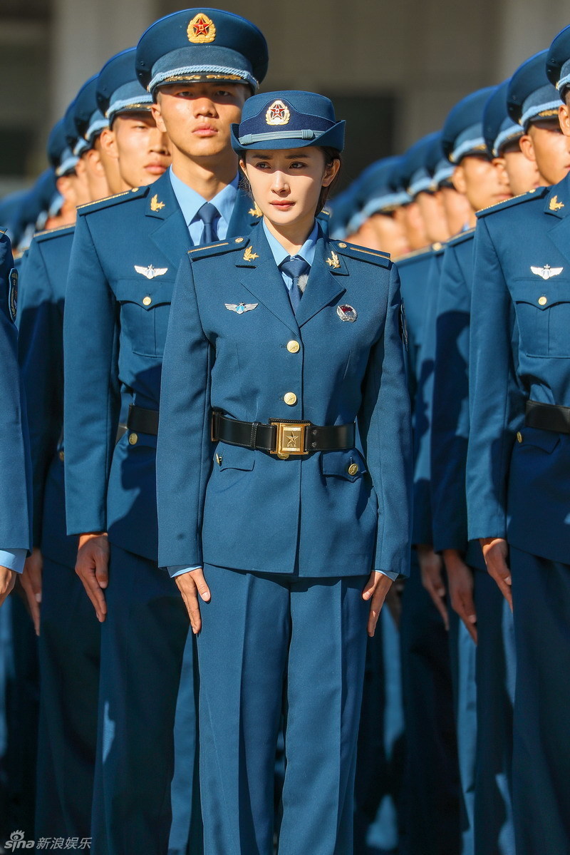 新装杨幂英姿飒爽黄子韬眼神坚定_高清图集_新浪网