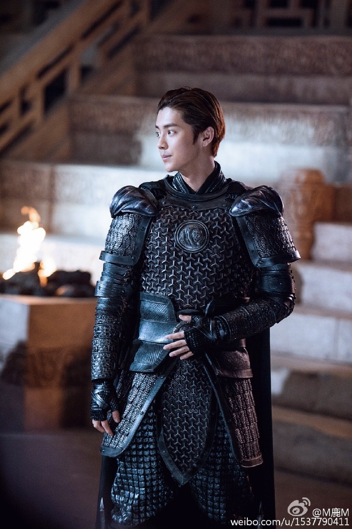 组图:《长城》张艺谋片场讲戏 鹿晗胡茬似40岁_高清图集_新浪网