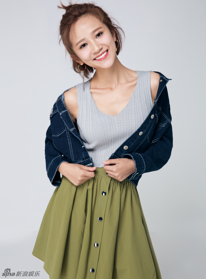 解惠清混搭风写真潮范十足