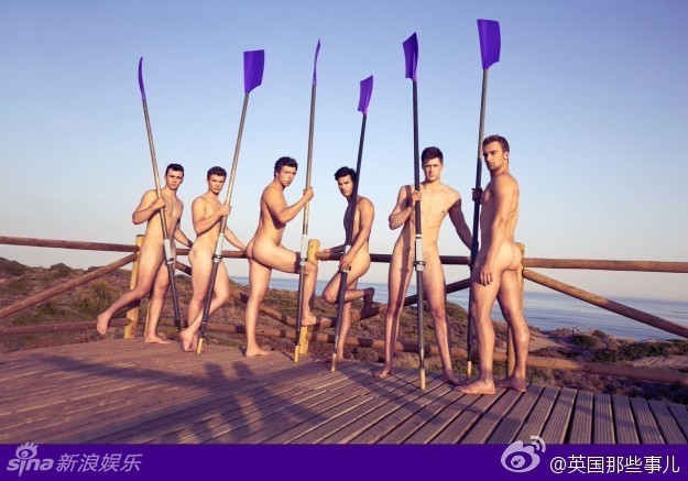 新浪娱乐讯 英国华威大学赛艇队2017年的全裸慈善日历曝光,一群男大学