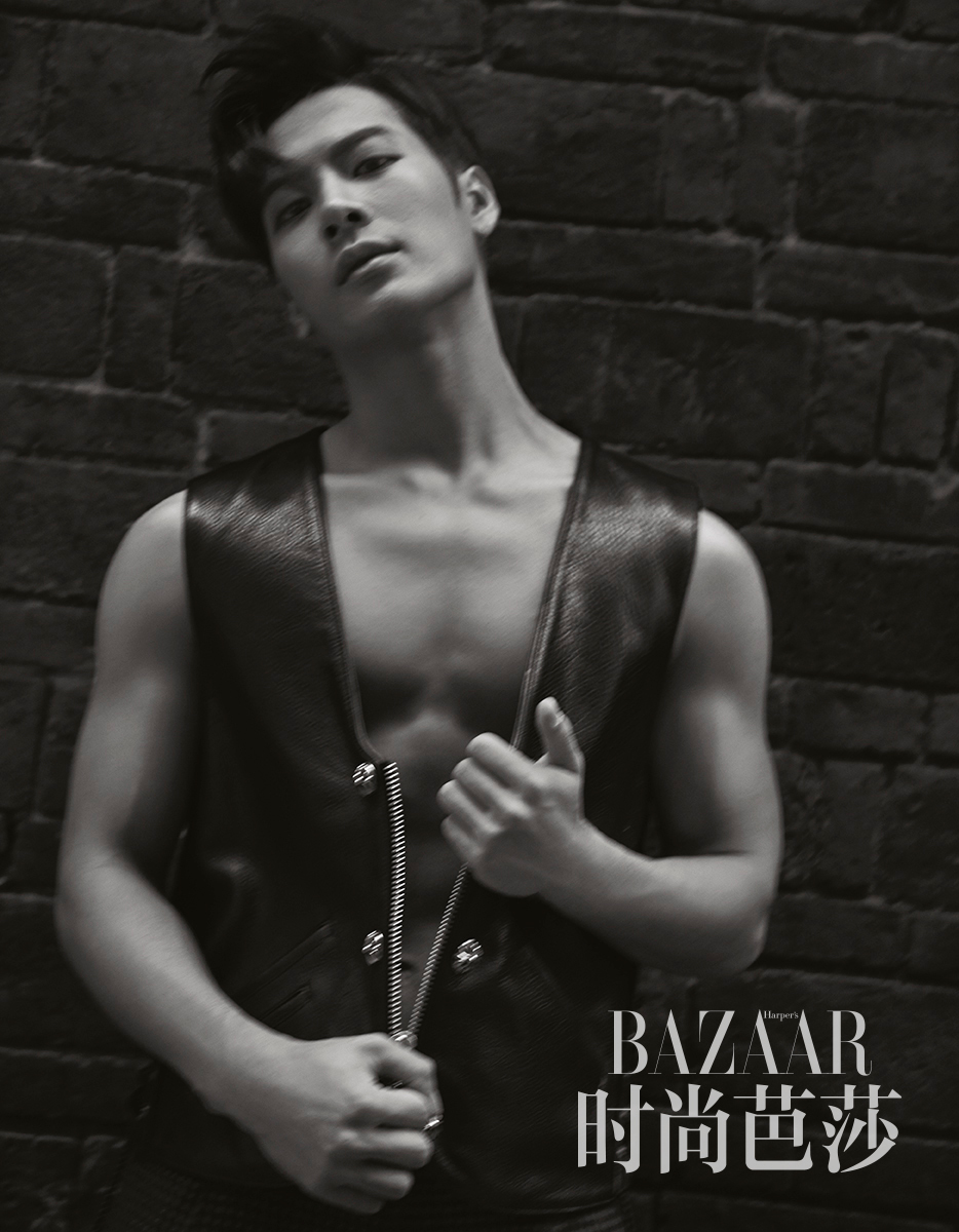 王嘉尔拍大片腹肌若隐若现_高清图集_新浪网