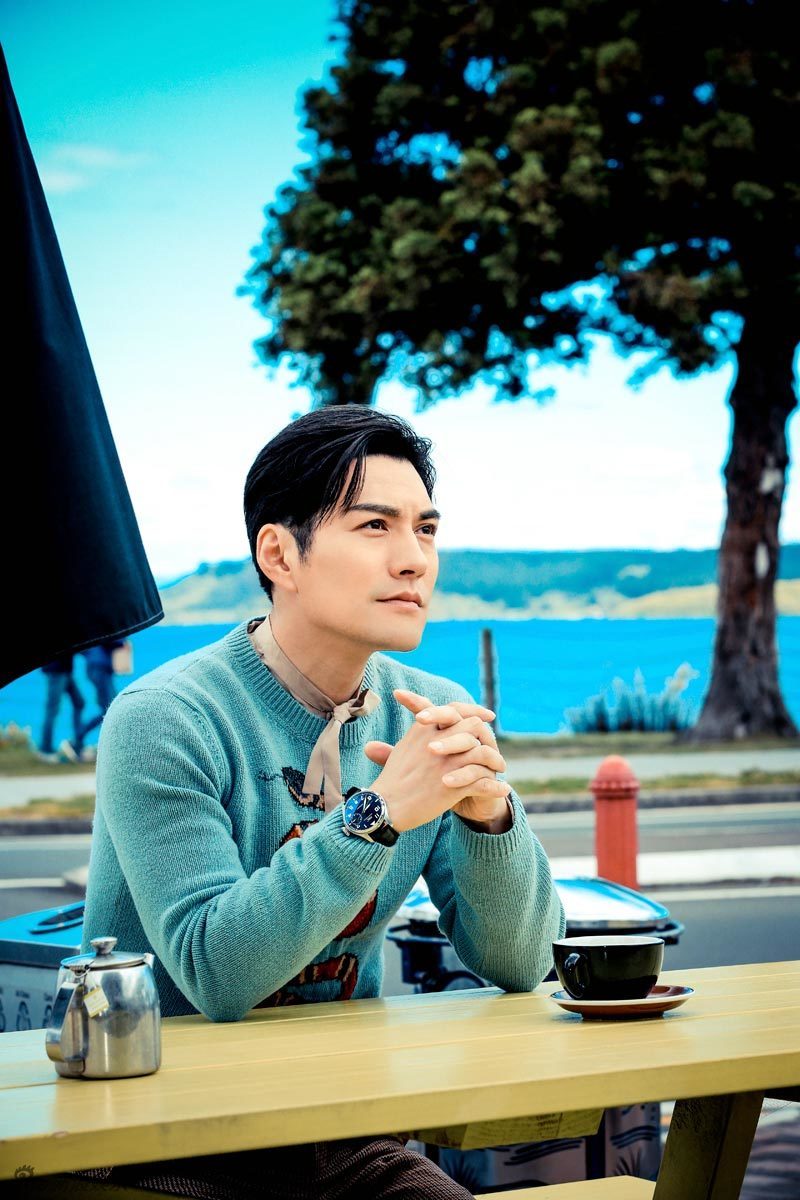 组图:一笑倾城!严屹宽慵懒演绎优雅绅士风_高清图集_新浪网