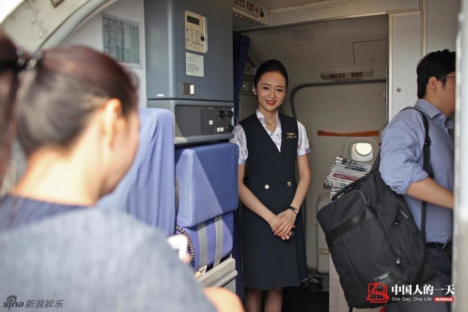 刘苗苗迎接旅客