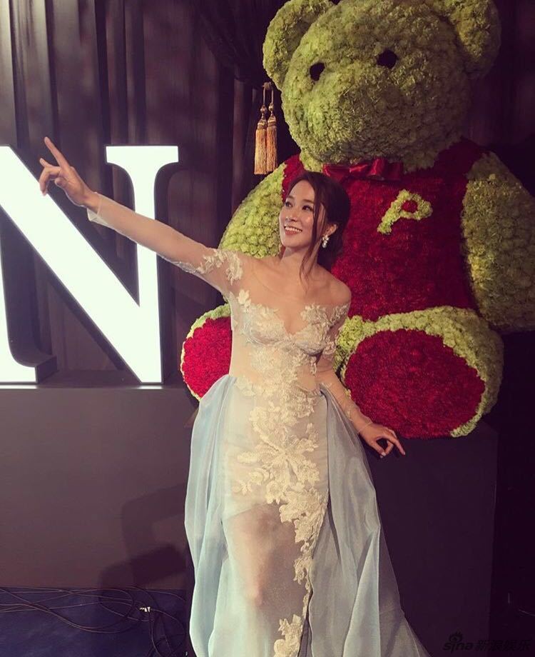 "千亿媳妇"徐子淇庆生 豪车上大秀事业线(图)_高清图集_新浪网