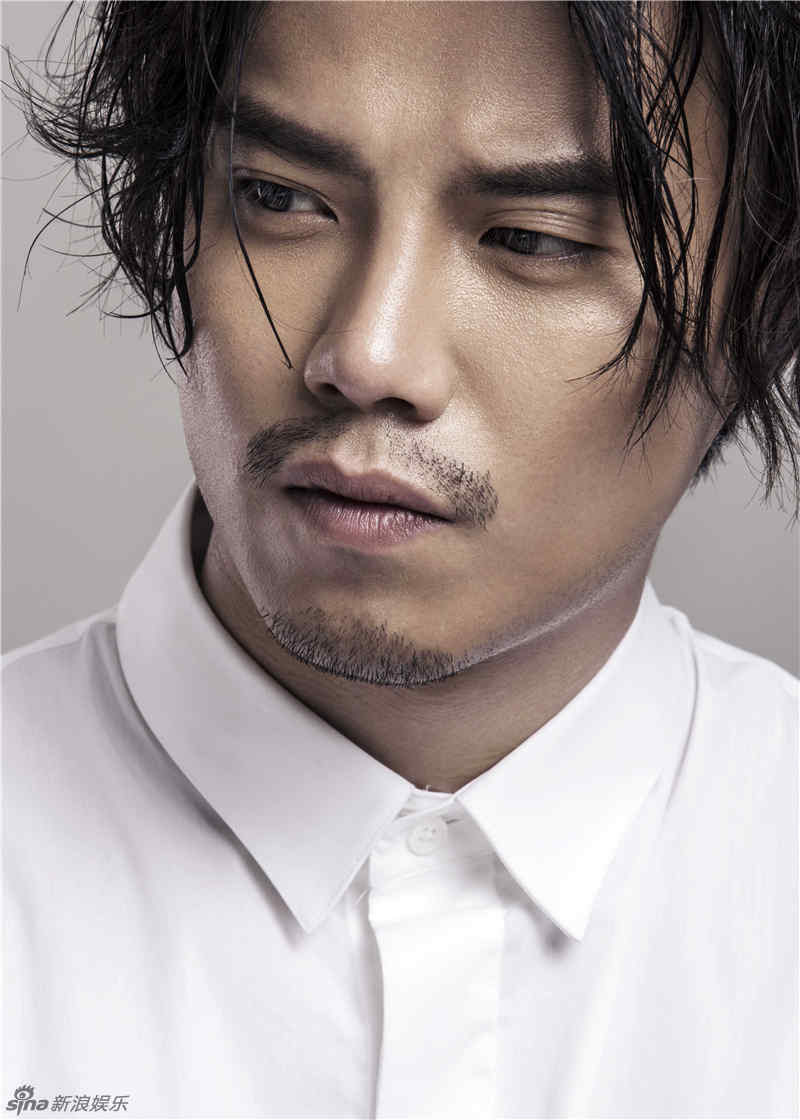 组图:雅痞范儿!高爽慵懒随性演绎熟男魅力_高清图集_新浪网