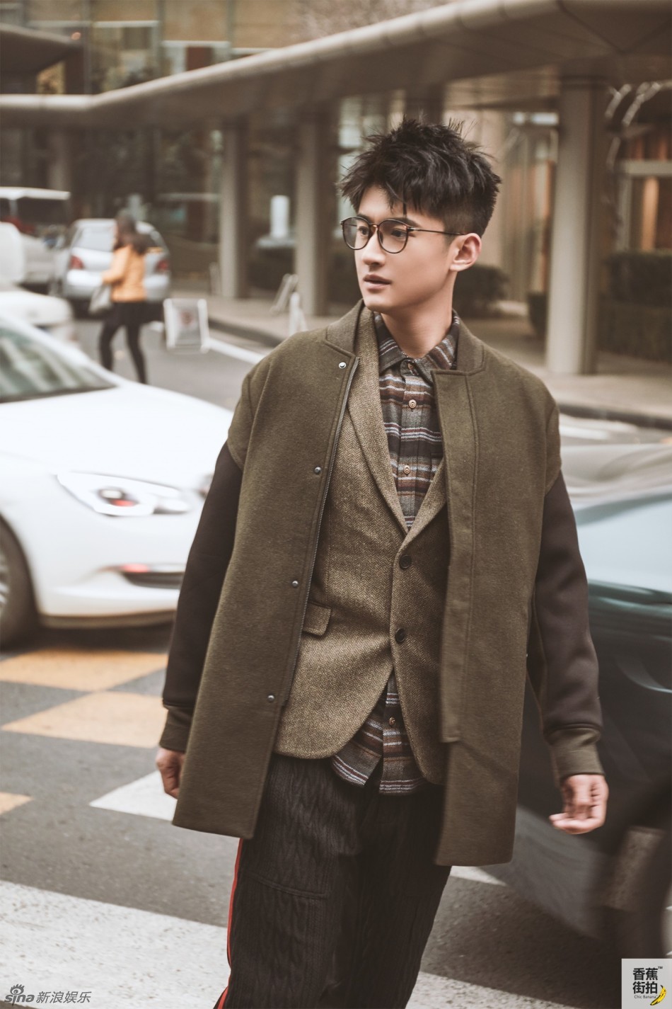 组图:高广泽潮搭变时尚雅痞 知性儒雅展撩妹力_高清图集_新浪网