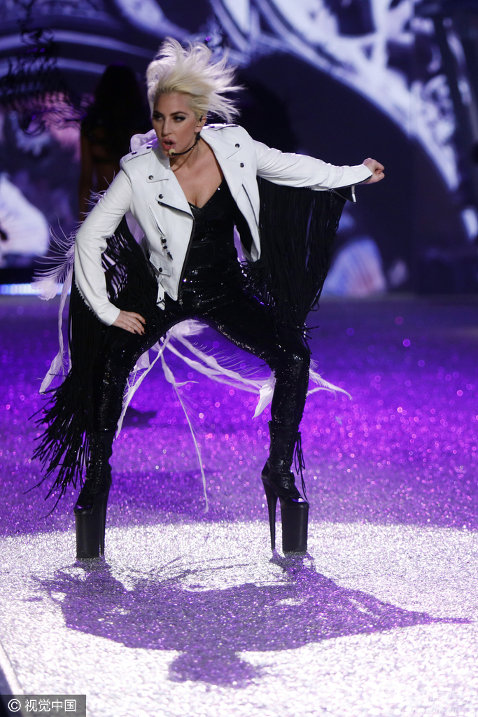 组图:满屏大长腿!2016维密秀众超模大方秀玉体_高清图集_新浪网