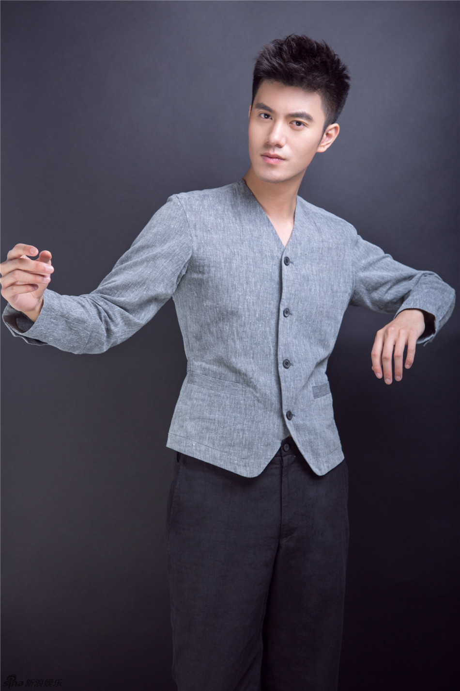 组图:樊霖锋眼神杀迷人 俊朗清雅变身深情舞者_高清图集_新浪网