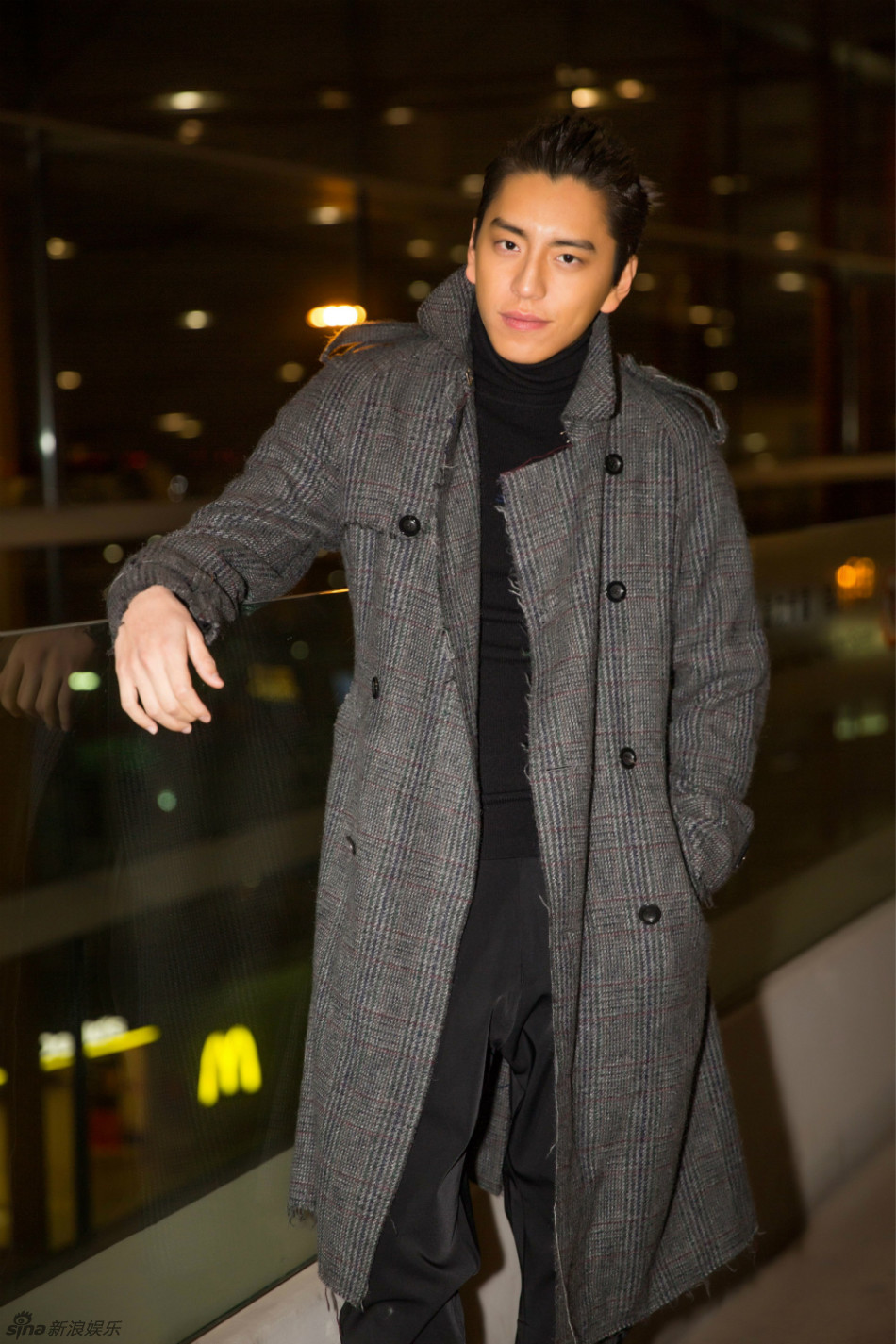 王大陆赴mama典礼机场照