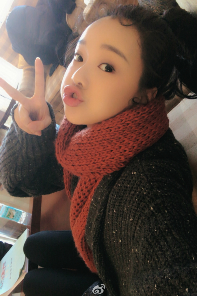 02 14:24:12 1 / 6 新浪娱乐讯 近日,黄一琳在微博中大晒呆萌六连拍.