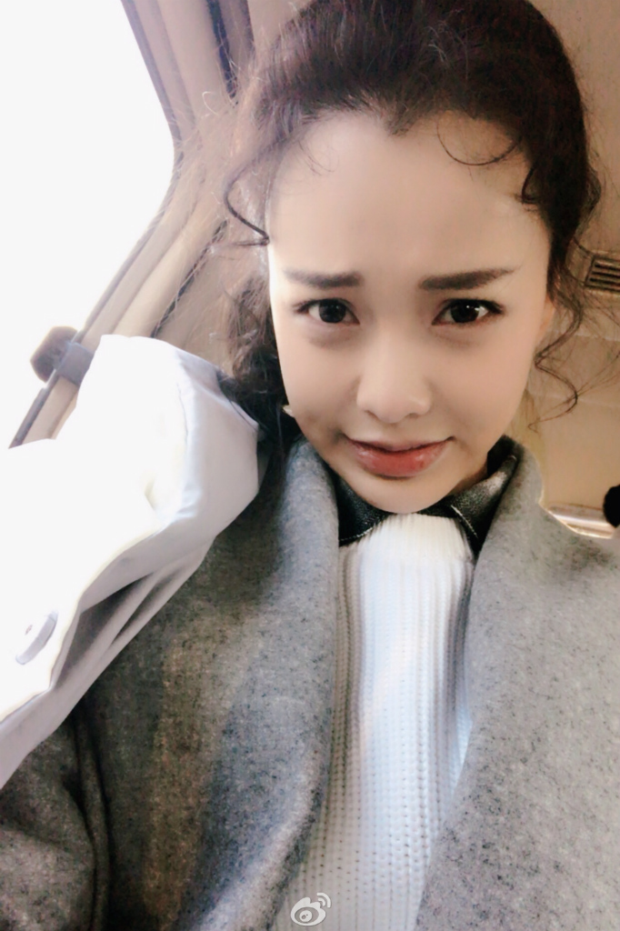 组图:黄一琳忙里偷闲晒六连拍 遭调侃脑门瞩目_高清图集_新浪网