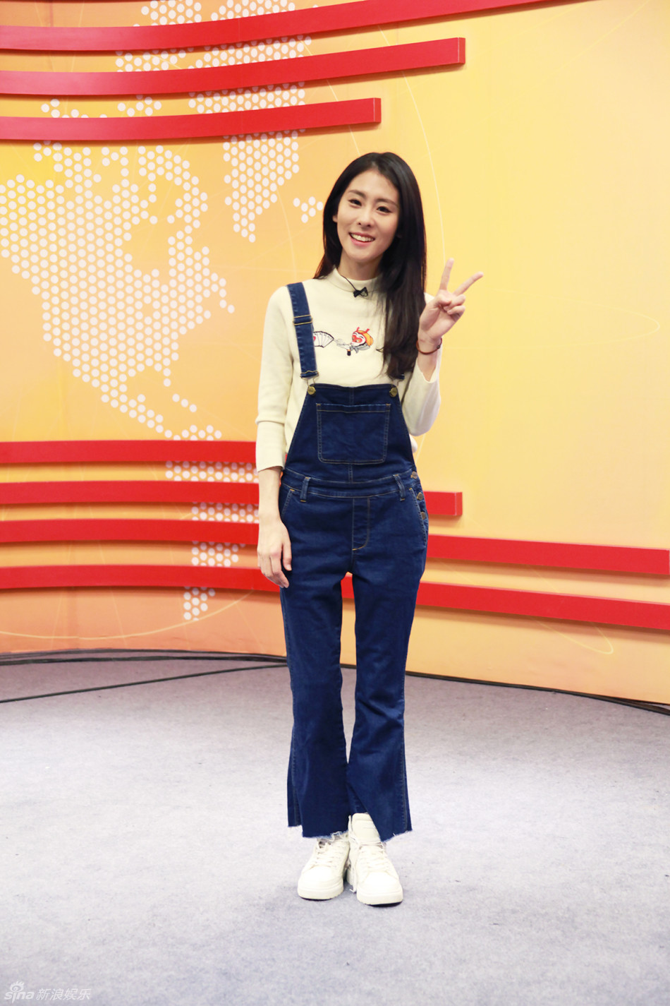 组图:张碧晨星风做浪高能爆料 教粉丝拍大片_高清图集_新浪网