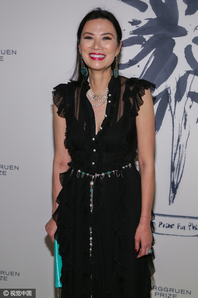 邓文迪珠光宝气