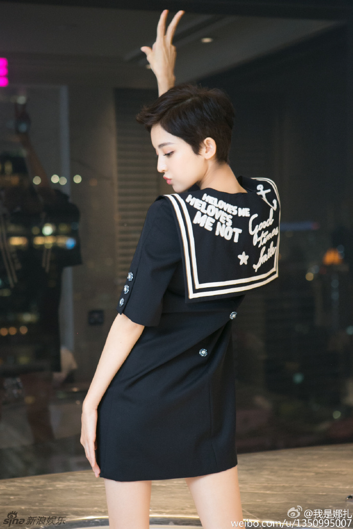 组图:古力娜扎睡前晒美图 短发造型清爽干练_高清图集_新浪网