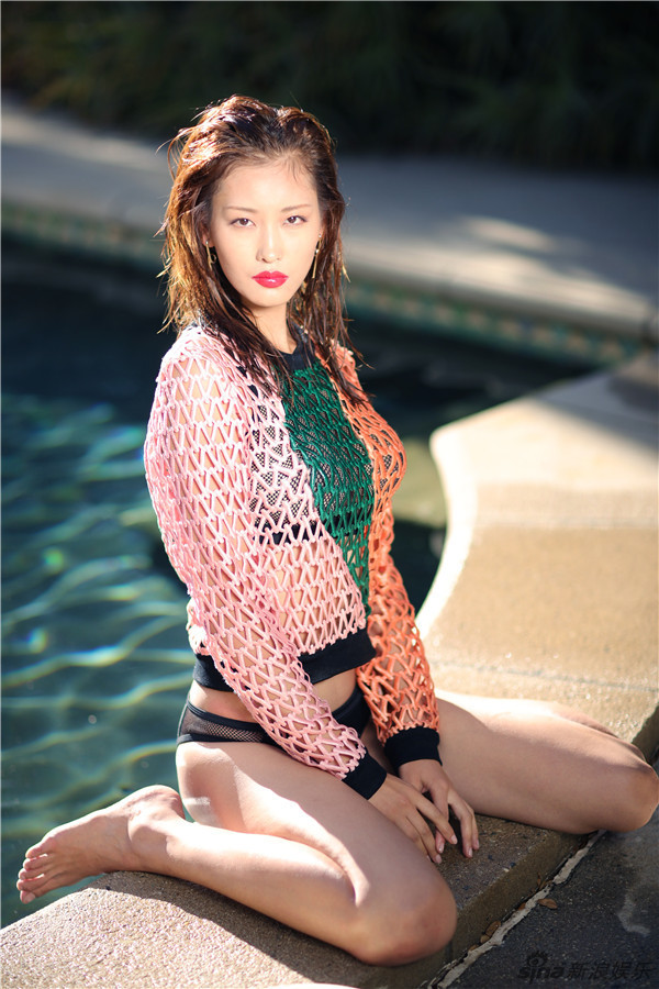 组图:付欢欢人鱼出水魅惑十足 梦想登维密秀_高清图集_新浪网