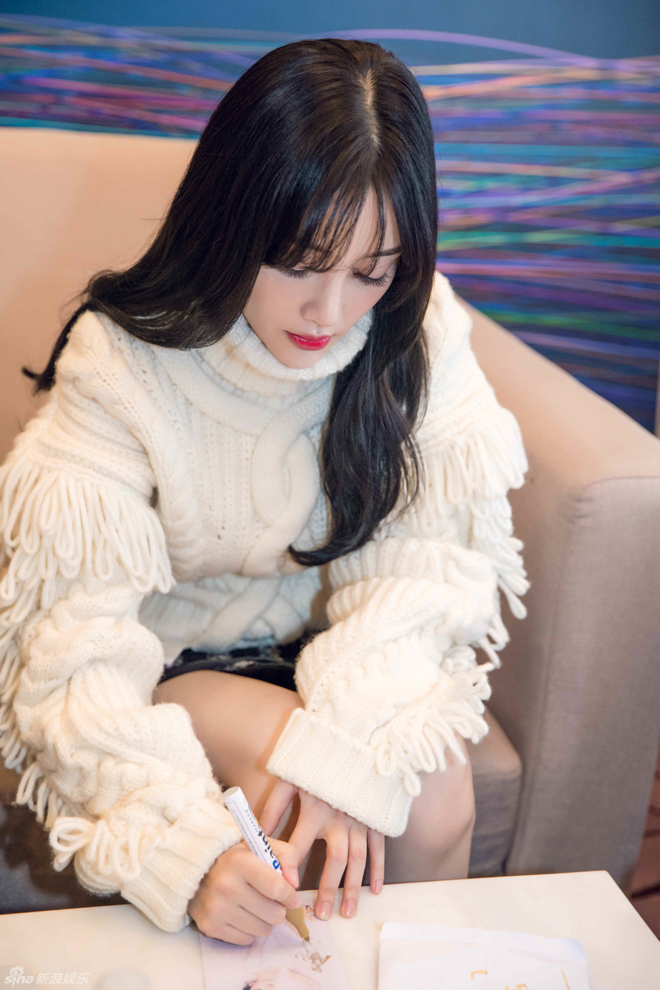 李小璐超短裙秀美腿