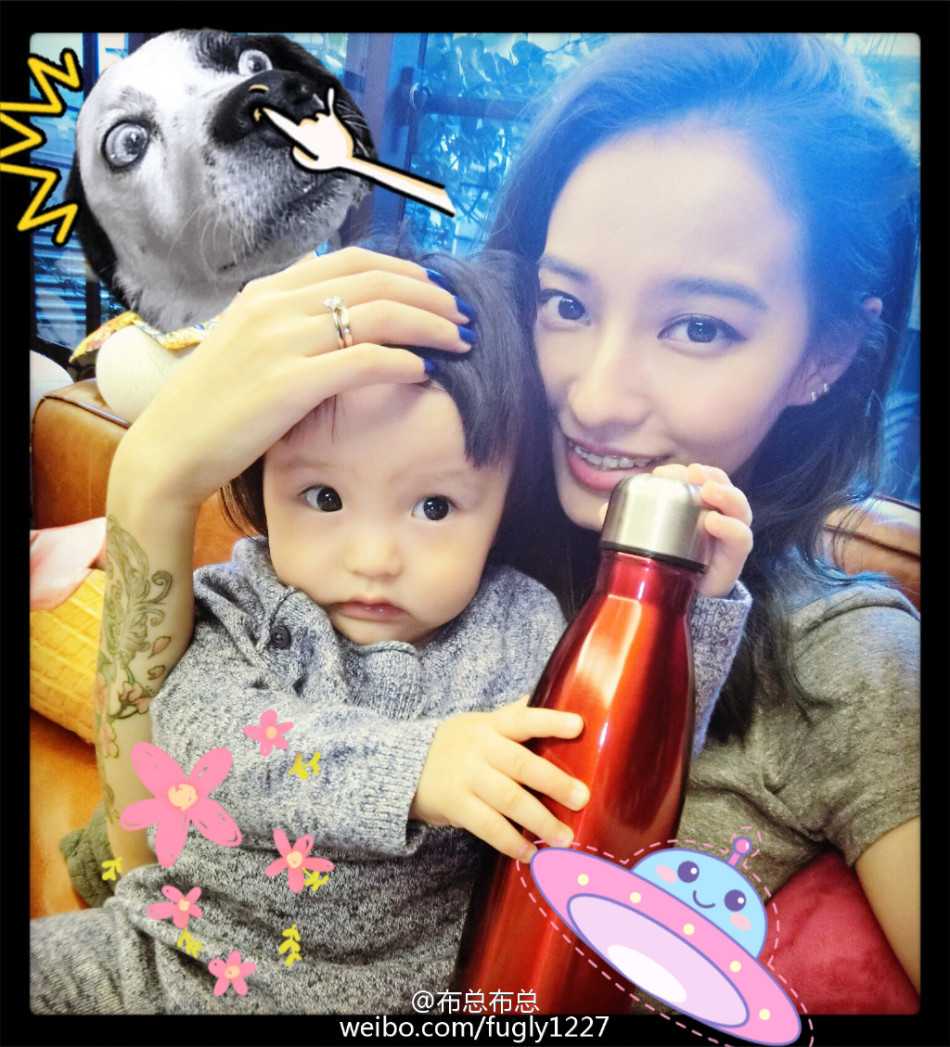 欧弟娇妻与女儿旧照