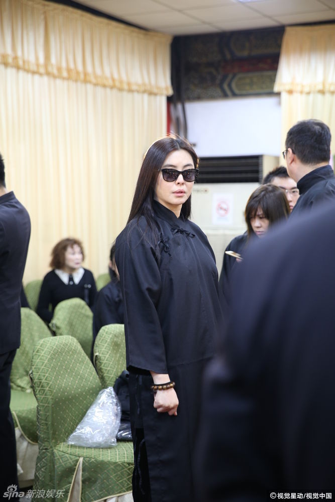 1 / 19 新浪娱乐讯 王祖贤父亲王耀煌上月29日因胃癌病逝,享年78岁.