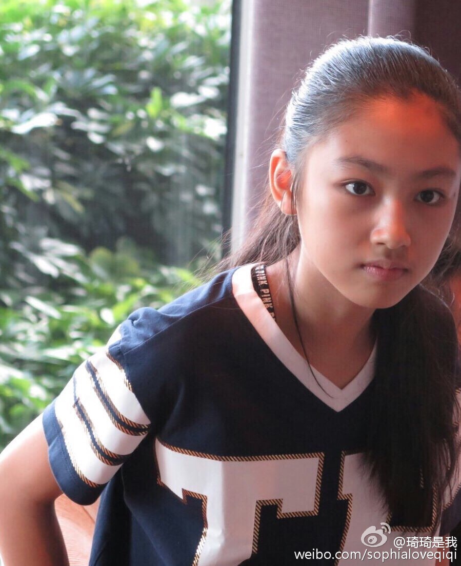 任达华女儿一双大长腿