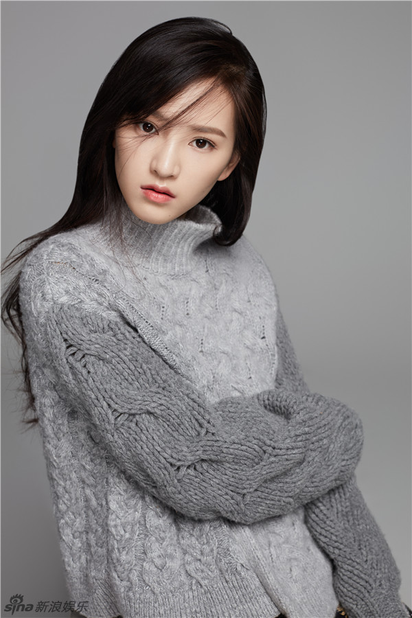 组图:颜值依旧!黄灿灿长发披肩尽显温柔恬静美_高清图集_新浪网