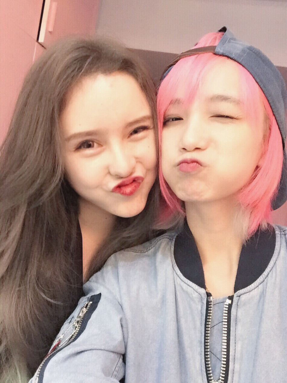 新浪娱乐讯 日前,网红鼻祖沉珂在微博晒出一组照片,并配文"系列有毒".