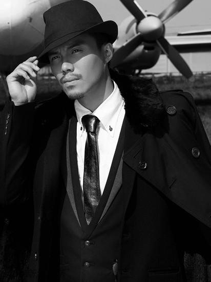 新浪娱乐讯 近日,实力派青年演员高爽曝光了一组独特的写真大片,首次