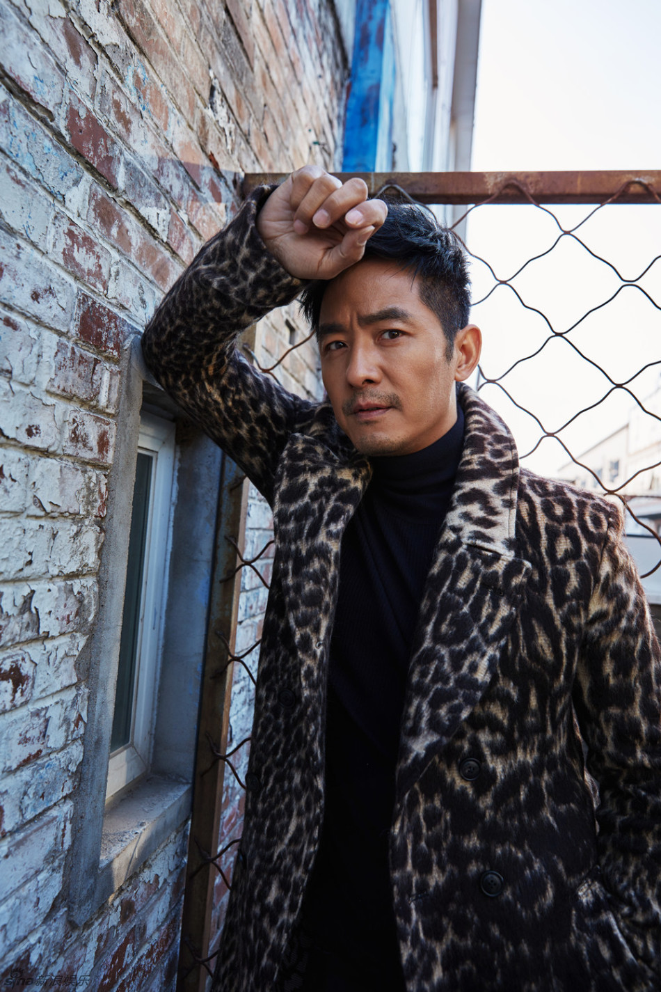 组图:温度不失风度!郭晓东冬季写真显文艺范_高清图集_新浪网