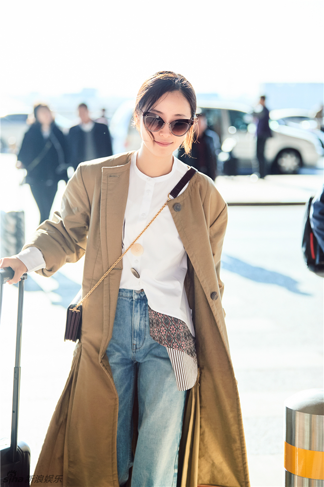组图:江一燕机场街拍曝光 休闲穿搭显明媚优雅_高清图集_新浪网