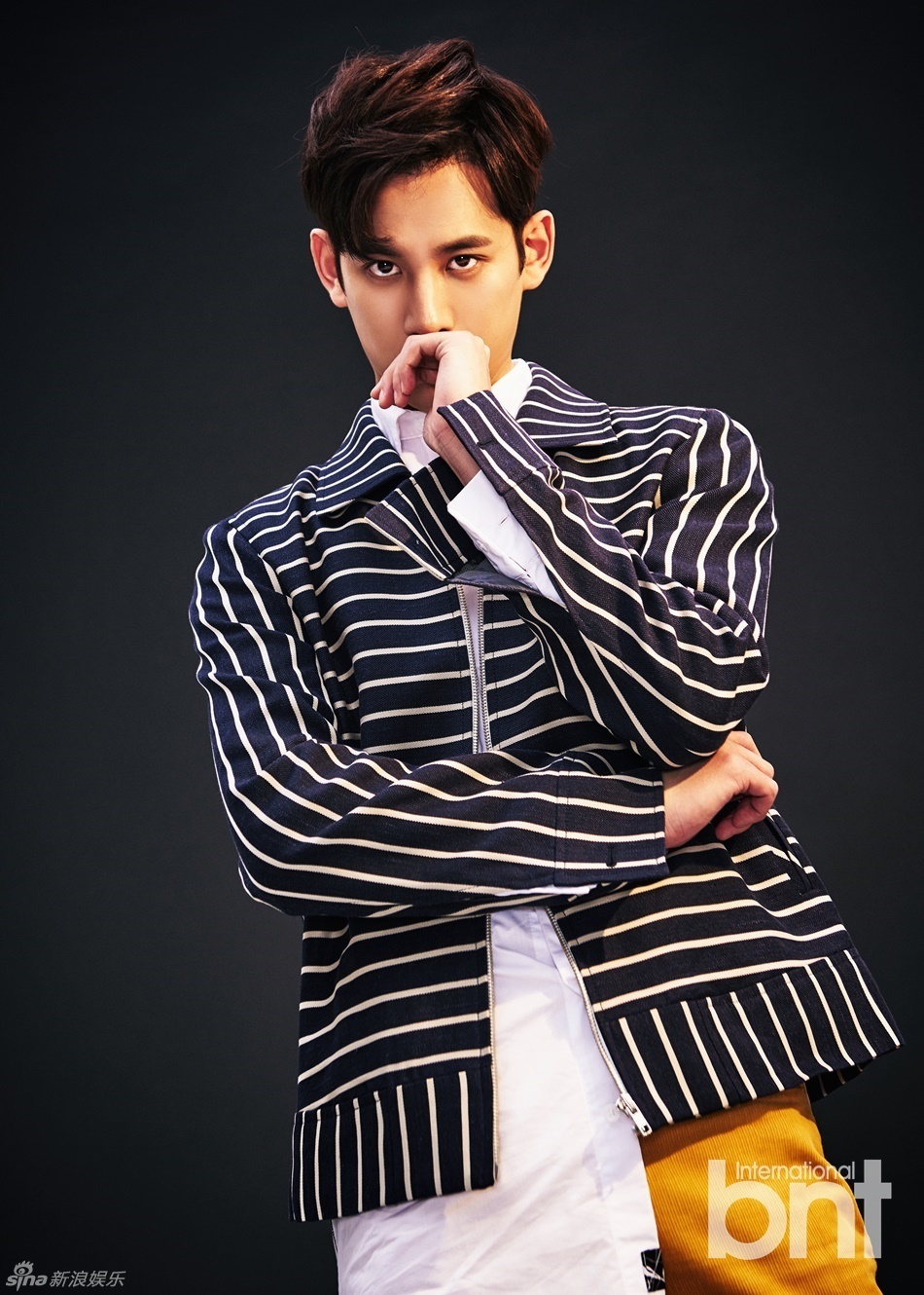 组图:韩星朴基雄拍写真 更显成熟男人魅力_高清图集_新浪网