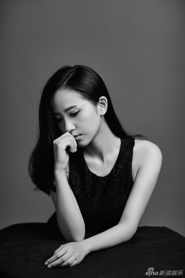 解惠清黑白写真曝光 忧郁气质文艺范十足