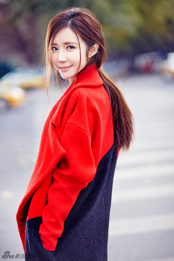 张棋惠圣诞少女风写真 张棋惠最新个人艺术写真曝光