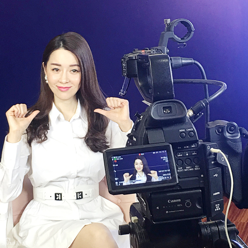 组图:40岁单亲妈妈似少女 遇小17岁鲜肉狂表白_高清图集_新浪网