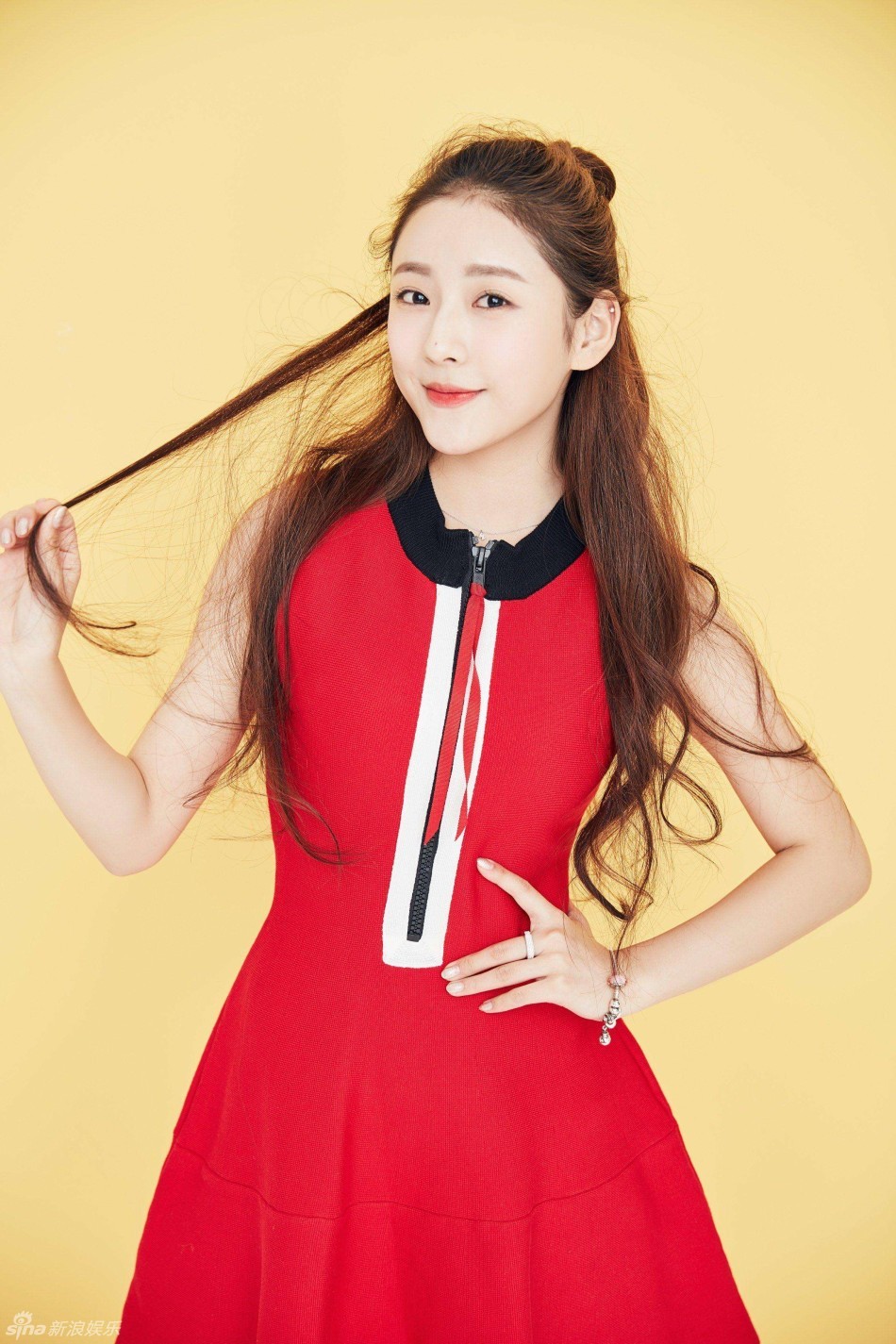 丁一一最新写真