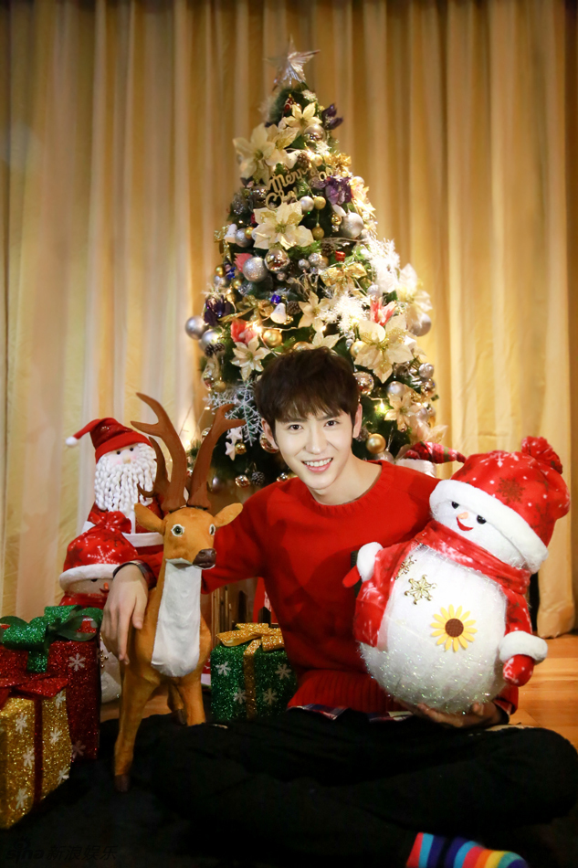 李东阳曝圣诞写真 wink甜炸苏化了少女心