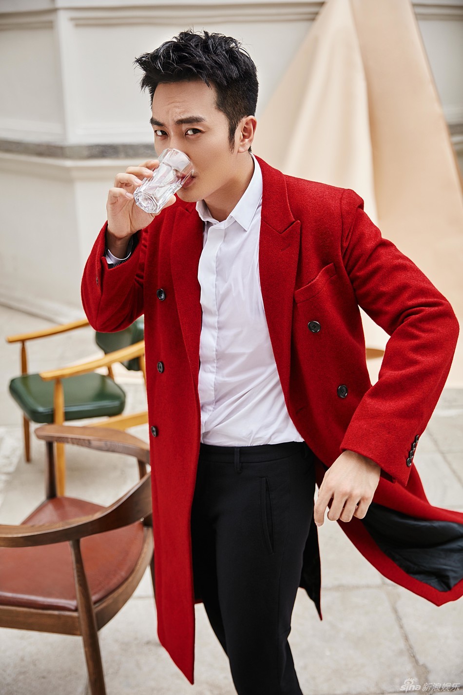 组图:陆思宇圣诞写真曝光 红衣演绎街头型男_高清图集_新浪网