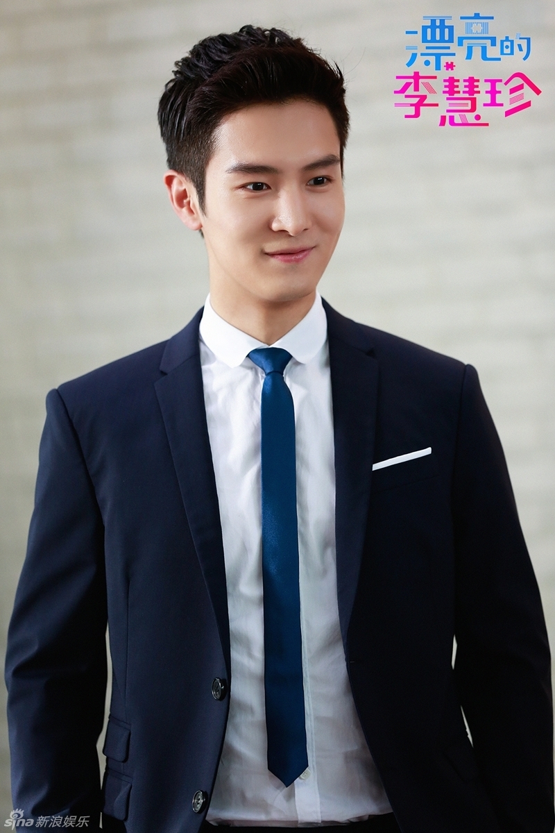 迪丽热巴牵手小白皓宇