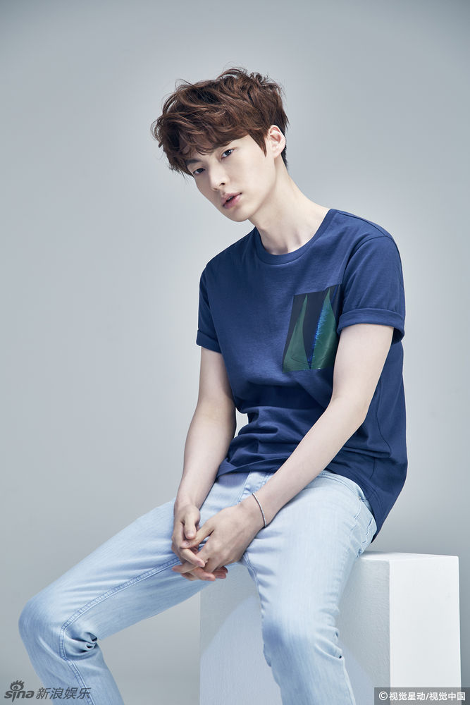 组图:安宰贤曝光新写真 初为人夫少年感依旧_高清图集_新浪网