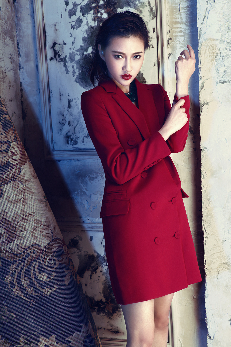 白柳汐冷艳红装秀长腿烈焰红唇别样诱人