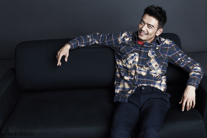组图:杨烁精致潮搭送新年祝福 温暖笑容太迷人_高清图集_新浪网