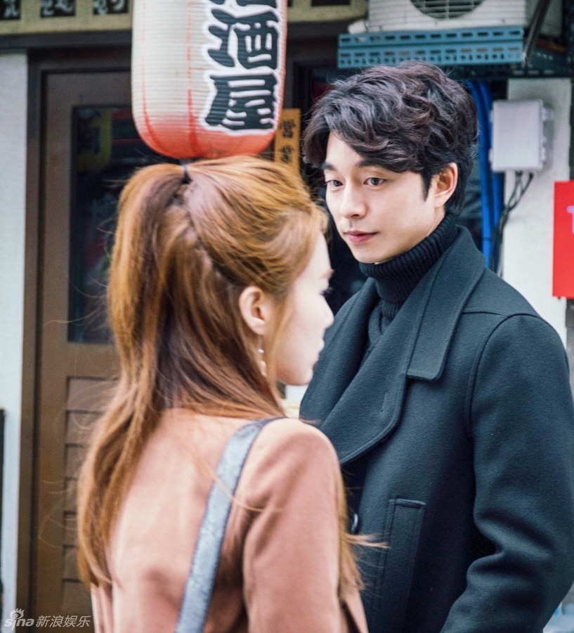 新浪娱乐讯 30日,韩国tvn电视剧《孤单又灿烂的神-鬼怪》公开了孔刘和