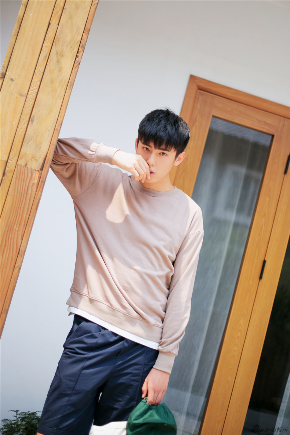 组图:小鲜肉蔡尧撞脸吴亦凡 写真清新暖人心_高清图集_新浪网