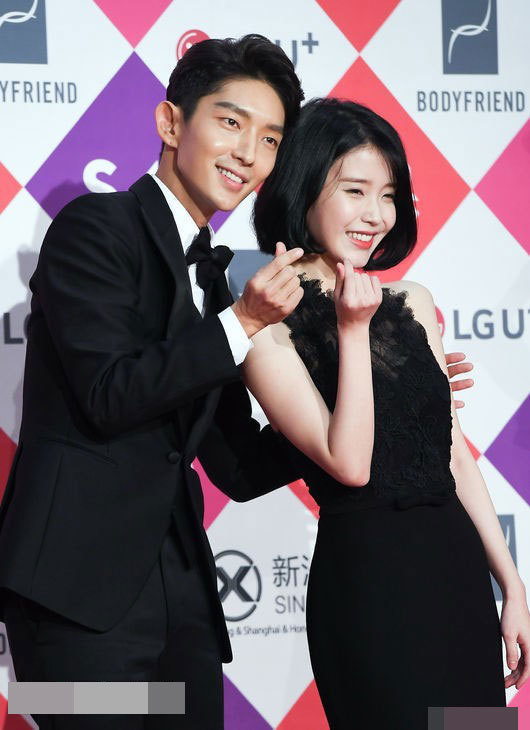 组图:sbs演技大赏 iu李准基"四树"cp合体_高清图集_新浪网