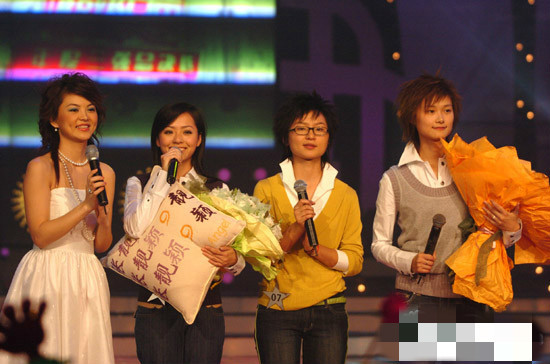 组图:05超女三强同台引追忆 笔笔称旧照go die_高清图集_新浪网