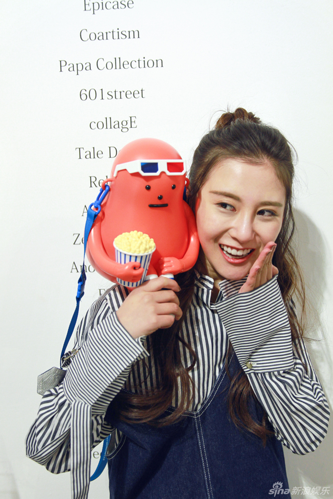 18岁少女李梦露曝写真